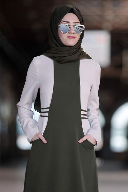 Khakifarbenes Kleid mit Garnitur