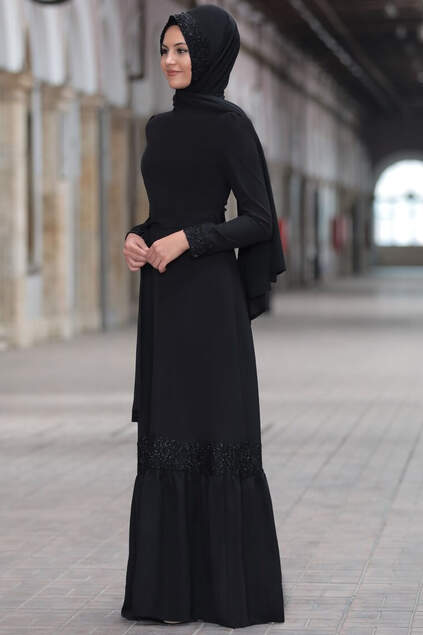 Schwarzes Blumenstraußkleid