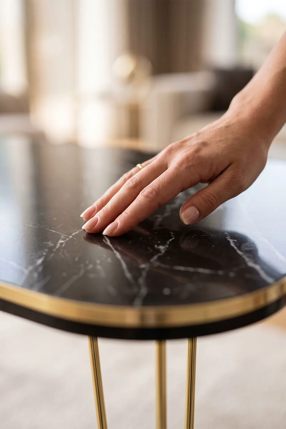 Round 4-Piece Table Set Gold Wire Legs - Black Marble Effect