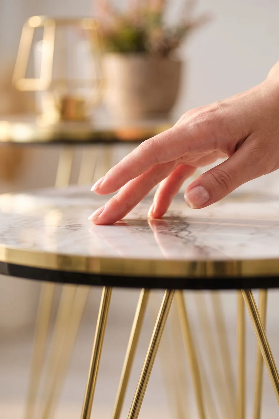 Round 4-Piece Table Set Gold Wire Legs - White Marble Effect