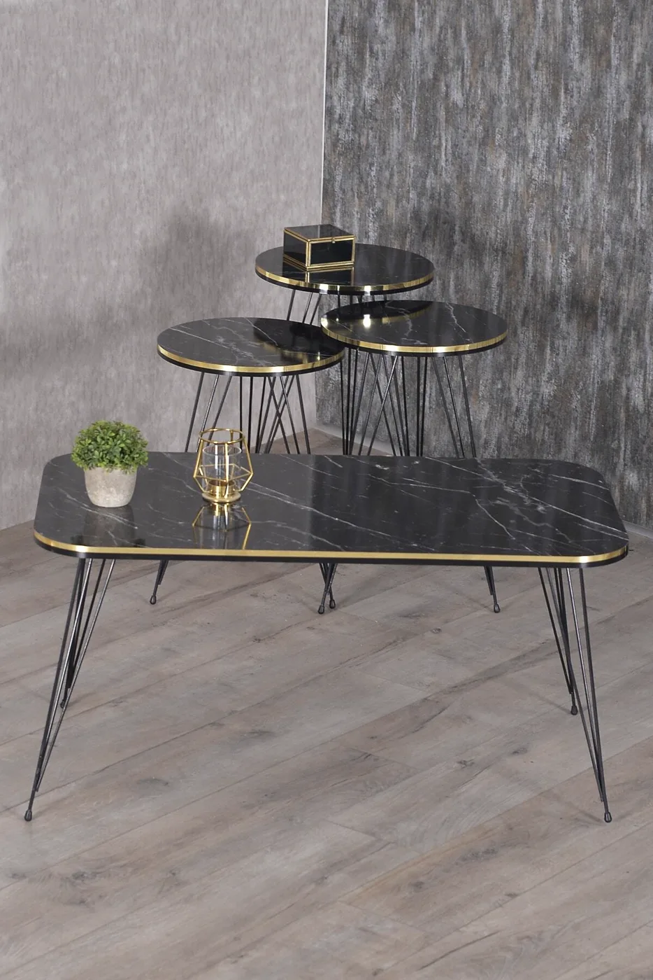 Set di tavolini a incastro rettangolari da 4 pezzi con gambe in filo metallico nero - effetto marmo nero