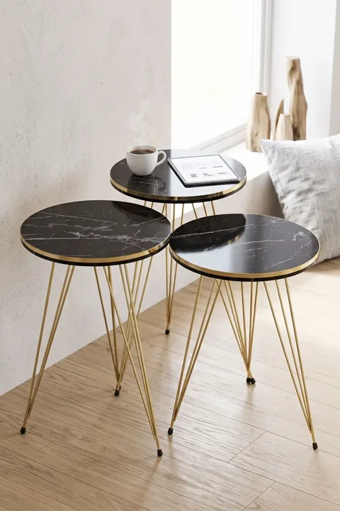 Ensemble de tables gigognes rondes pieds en fil dorés - effet marbre noir